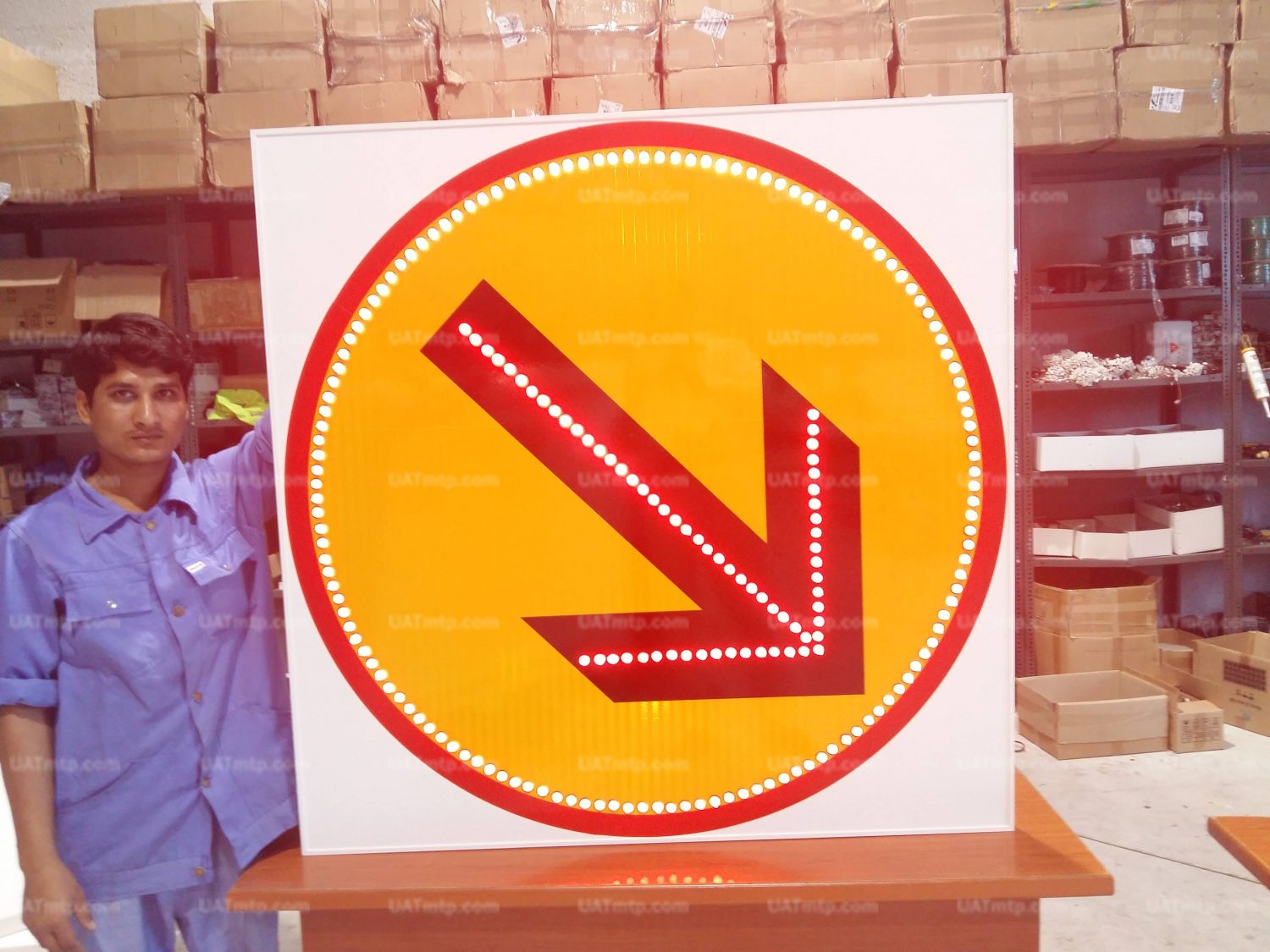 Solar Traffic Direction Arrow Sign Keep Right (90*90 cm) - Image 2