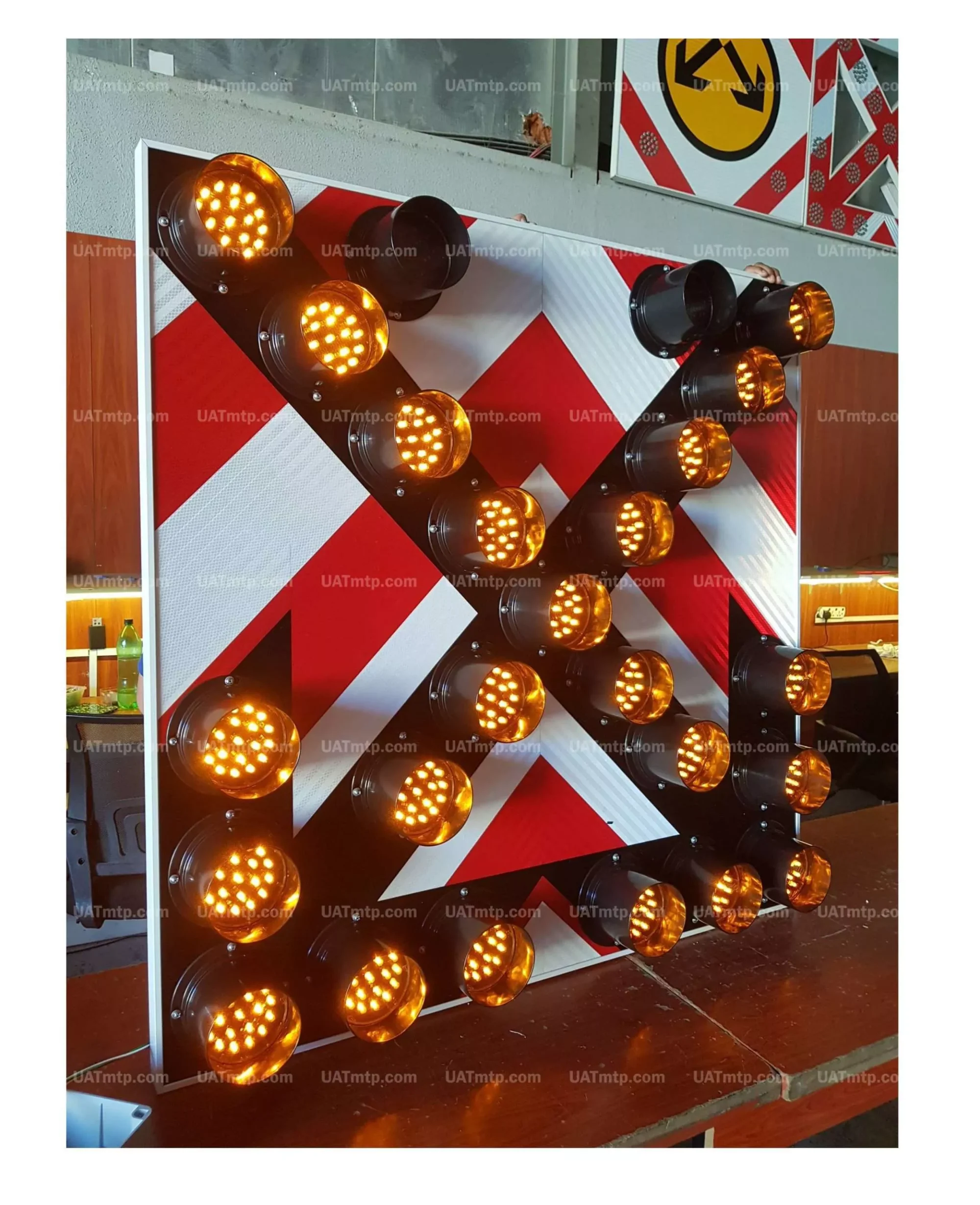 Traffic Arrow Sign Keep Right & Left with LED Module (120*120 cm) | UAT MTP