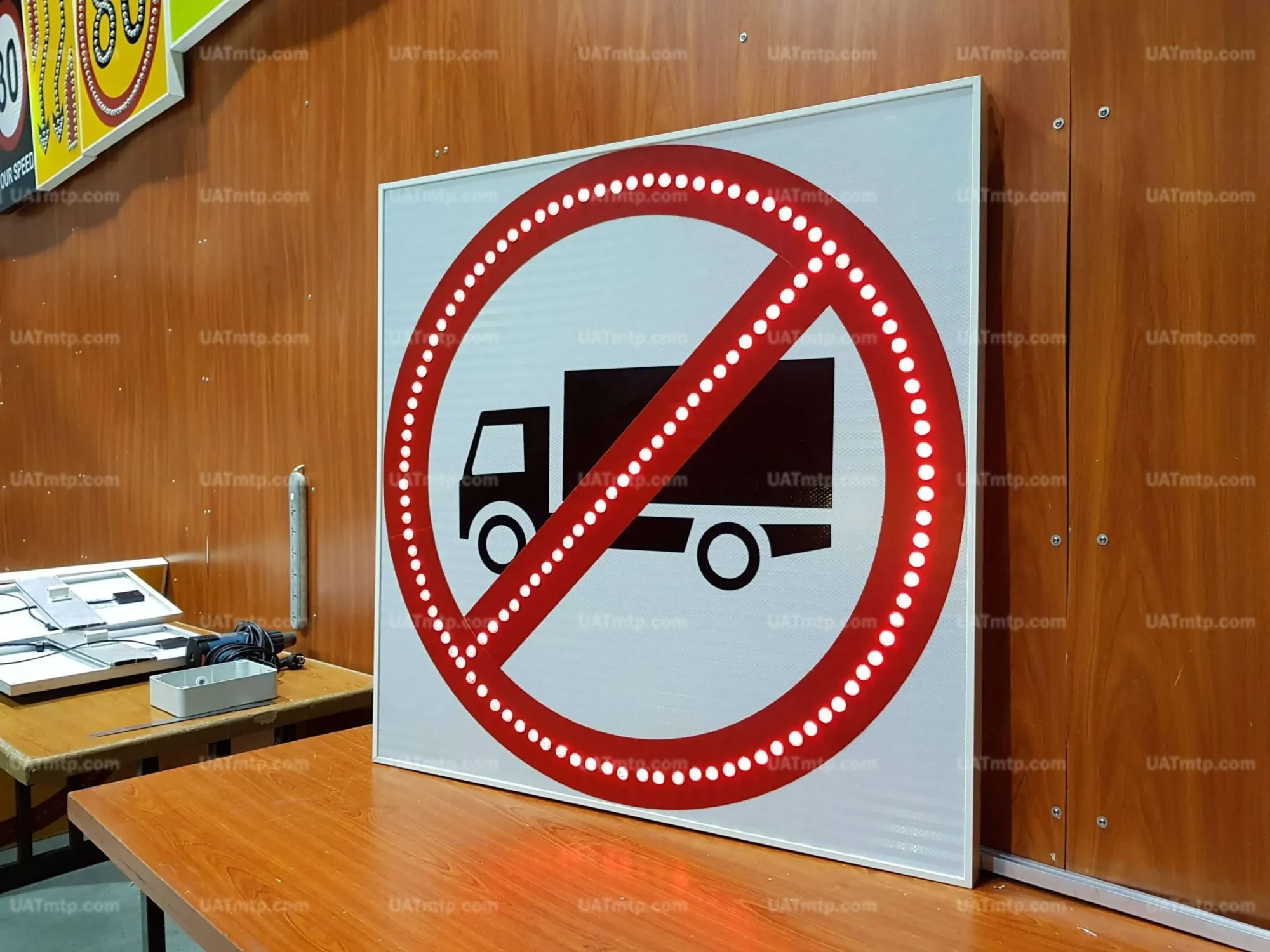 Solar Traffic Truck Banned Sign (90*90 cm) | UAT MTP