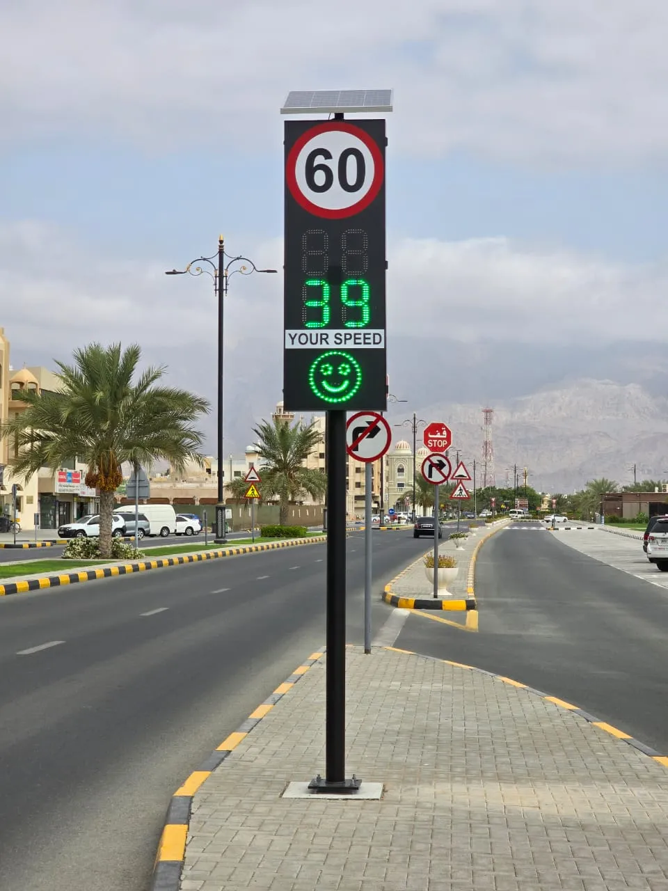 LED Smart Speed Radar Display with Simple Emoji Face and Speed Limit Sign